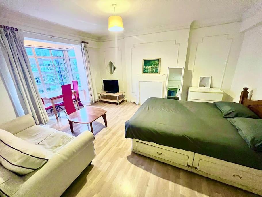 King-Sized Studio, 6Th Floor + Lift, Regent'S Park Лондон Екстериор снимка